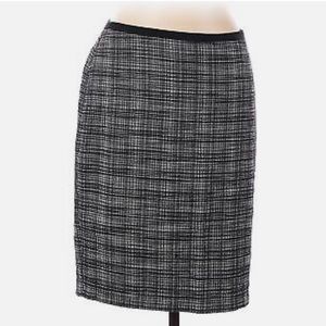 New York and Company lined black gray plaid pencil skirt
